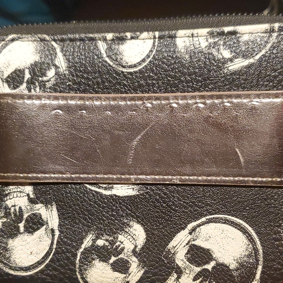 No Boundaries Skull Wristlet-New - Picture 1 of 4